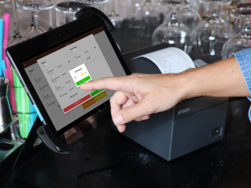 Das Kassensystem Yoveletta funktioniert mit Touchscreen auf dem Tablet